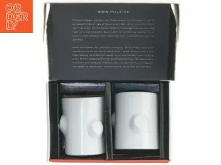 Hvide krus med dekorative detaljer fra Pulz (str. 10,3x8 cm)