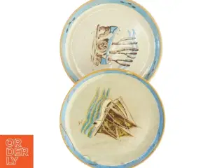Dekorative keramiktallerkener fra Knabstrup i Arbejdsserien ca 1950 (str. 23 cm i diameter)