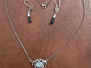 Halskæde og øreringe