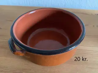 Krus - sakse - brødserviet - skål - glas