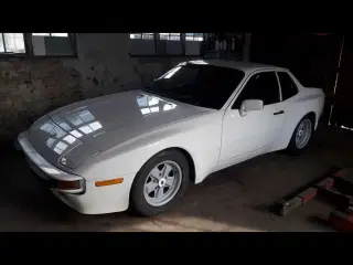 Porsche 944