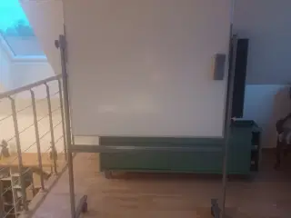 Whiteboard dobbeltsidet på hjul
