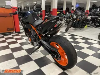 KTM 890 Duke R