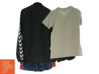 Jakke, T shirt og 2 par shorts (str. 140)