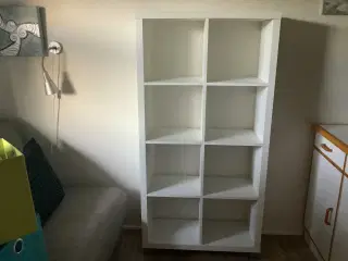 Reol med 8 rum