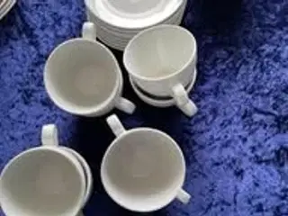 Kaffekopper med undertallerkner