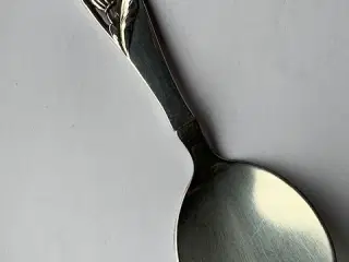 Serveringsspade m/blomst, knop, 3 tårnet og rustfr