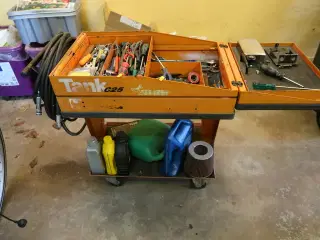 Værktøjsvogn med div. Værktøj m.m.