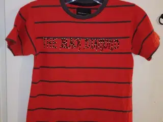 Rød+mørkeblå t-shirt str 140
