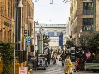 Meget velbeliggende butikslejemål lige ved café Peter Beier, Joe & Juice og Tøjeksperten