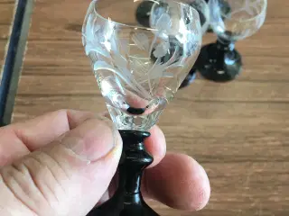 Glas Holmegaard snapseglas med sort fod