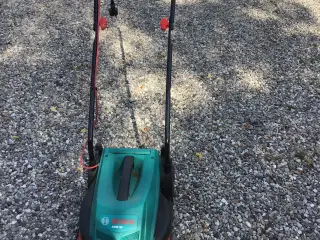 El plæneklipper Bosch 230 v.