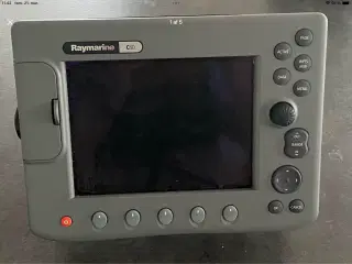 Raymarine C80 plotter