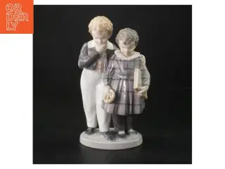Porcelænsfigur af to børn fra Royal Copenhagen (str. H. 20,5 cm)