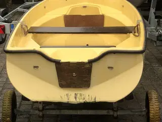 Nostalgisk hurtig sejlende jolle
