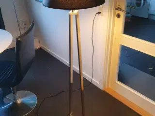 Fin gulv-lampe