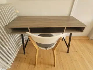 Skrivebord + stol 295kr