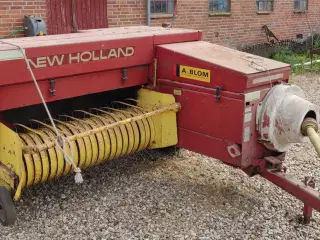 New Holland 370 Ballepresser