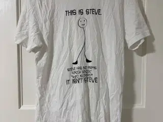 Sjov “This is Steve” T-shirt – Str. M