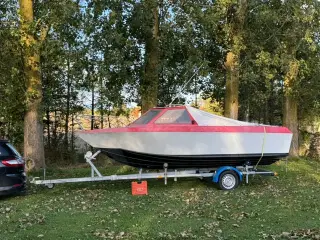Hardtopbåd med styrepult