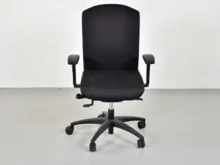 Köhl kontorstol med sort polster og armlæn