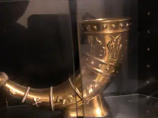 Søholms guldhorns på fod 
