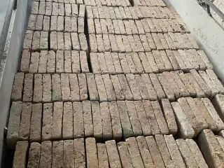 Brugte rensede mursten