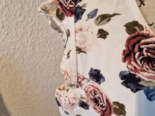 Bluse med blomster 