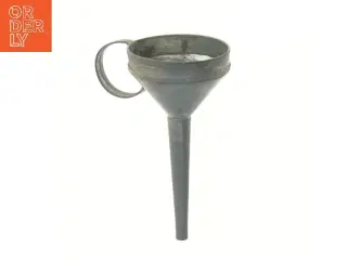 Antik metal tragt med hank (str. 16 cm)