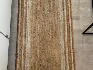 White/brown rug