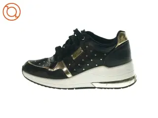 Sneakers fra Guess (str. 38)