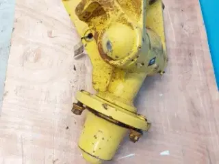 New Holland TX 68 Spindel R.H 84032748