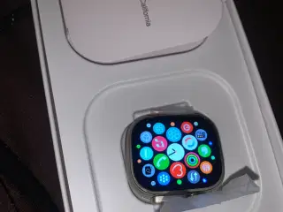 Apple Watch Ultra 2 næsten som ny, virker perfekt