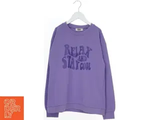 Lilla sweatshirt med tekst fra Mono (str. 152)