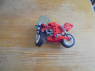 LEGO Technic 8210 - Nitro GTX Bike 