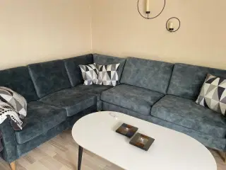 Stor grønlig hjørnesofa