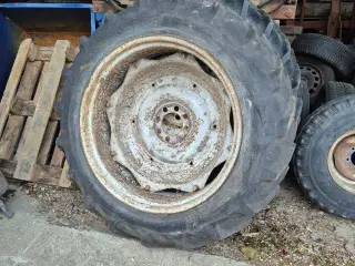 Ford 4000/4100 fælge og dæk
