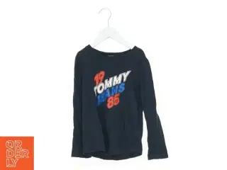 Bluse fra Tommy Hilfiger (str. 122 cm)