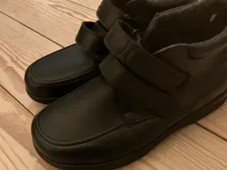 New feet sko, støvletter str. 42, som nye