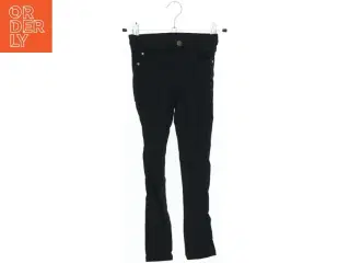 Sorte bukser fra The New (str. 116)