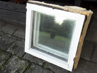 Vindue, Fastkarm. Dobbelt glas  41x41 cm.