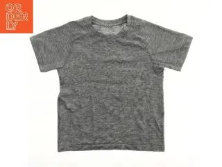 Grå T-shirt fra Uniqlo (str. 110)