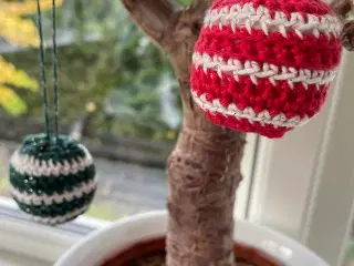 Julepynt - hæklede julekugler