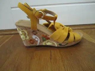 NYE. SUPER LÆKRE SANDALER.