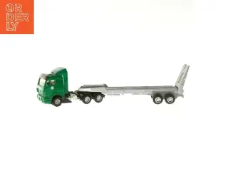 Model lastbil med anhænger (str. 29,5x5 cm)