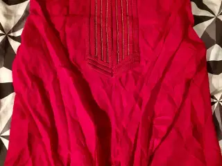 Ubrugt rød bluse til salg