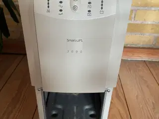 Smart-UPS 3000 + Smart-UPS CS 1500 APC 