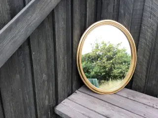 Ovalt Spejl med Forgyldt Ramme
