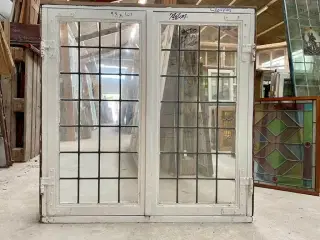 Flotte bondehusvinduer m. blyindfattet glas