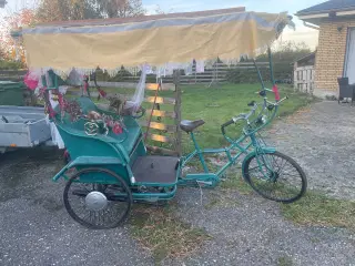 Rickshaw med benzin motor